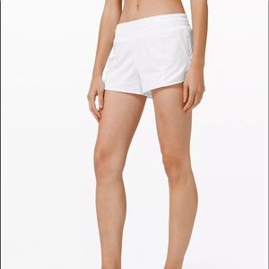 LuluLemon White Hotty Hot shorts 2.5”